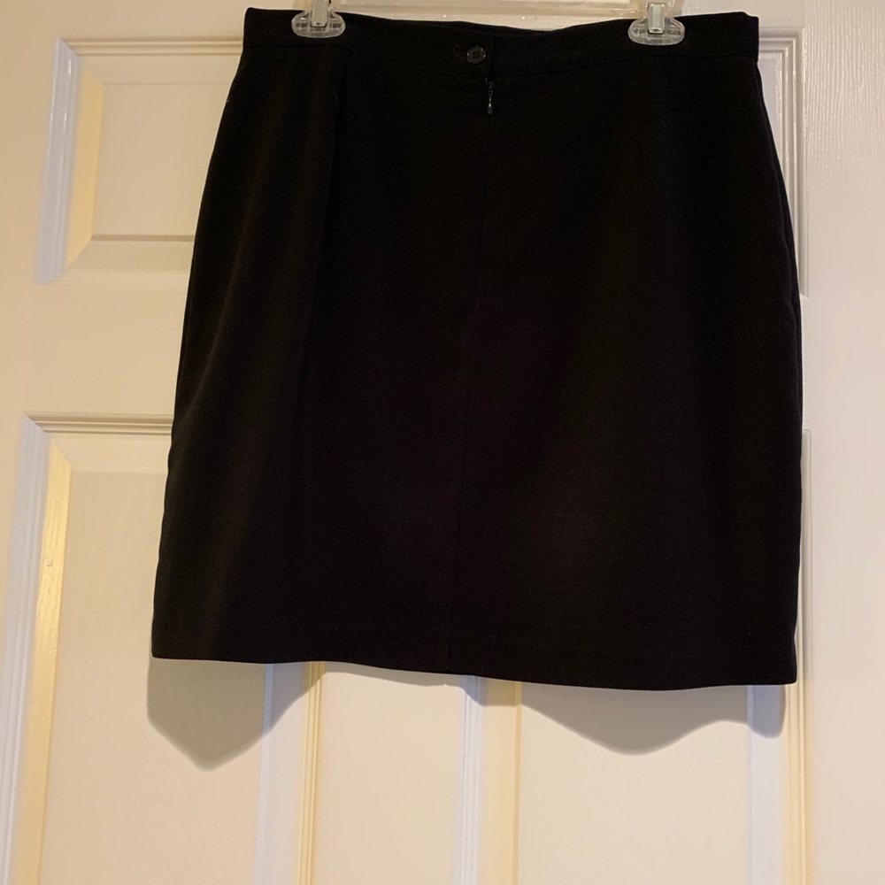 Paniz Brand Basic Black skirt in EUC - Picture 2 of 3